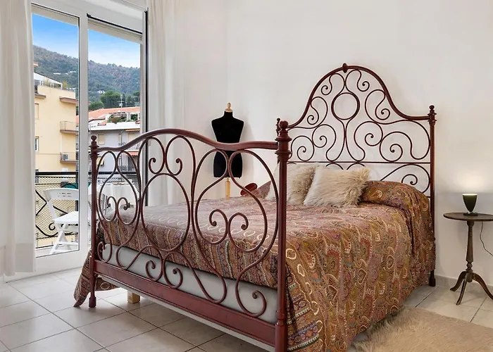 Casa Rosso Melograno * Alassio